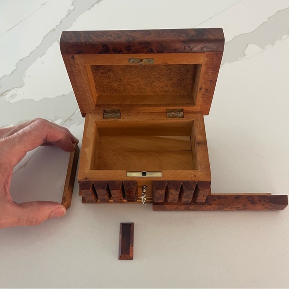 Moroccan Thuya Burl Wood Secret Box with key 🔑 - Picture 6 of 15